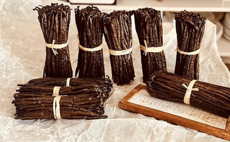Grade B Madagascar vanilla beans — extract grade, split and whole pods